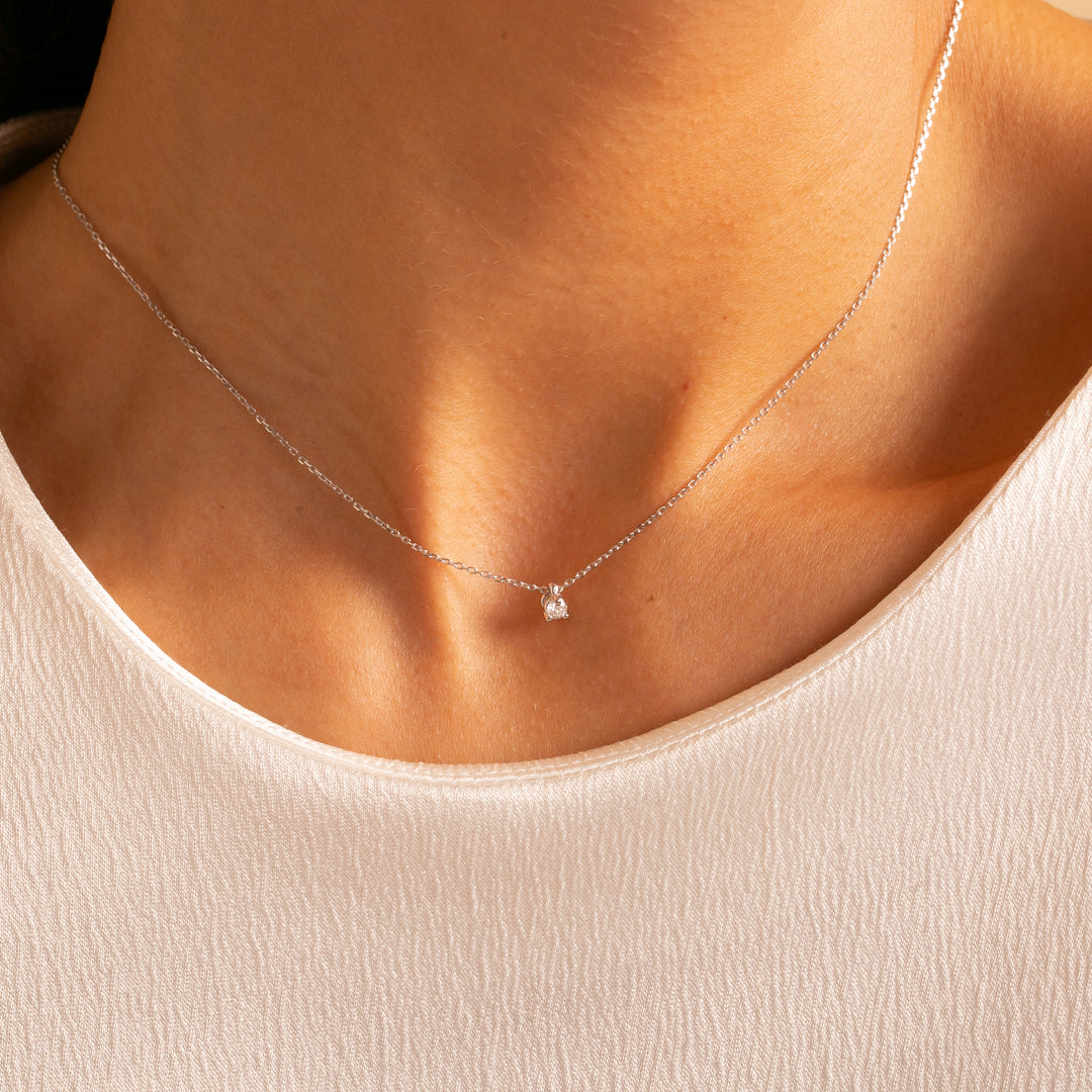 18ct White Gold Diamond Pendant Necklace