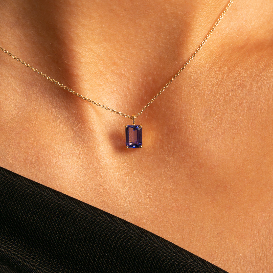 18ct Gold Rectangle Tanzanite Pendant Necklace