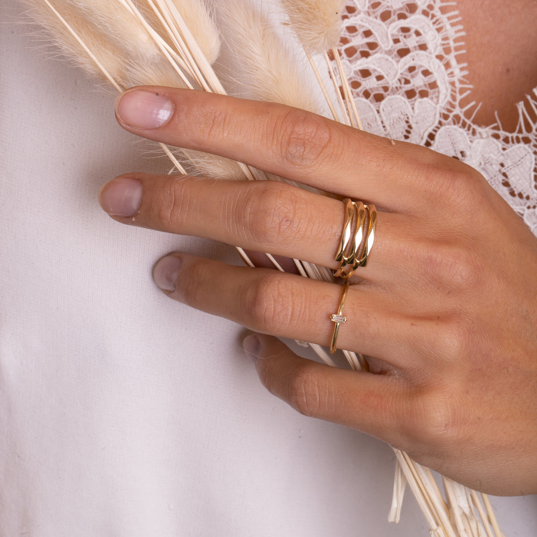 9ct Gold Thin Single Baguette CZ Ring