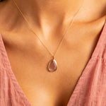 Load image into Gallery viewer, 9ct Gold Plum Cat Eye Stone Necklace

